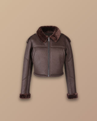 CHAQUETA CAFE DE CREMALLERA PELUDA CON CUELLO Y PUÑO Y CORREA EN HOMBROS