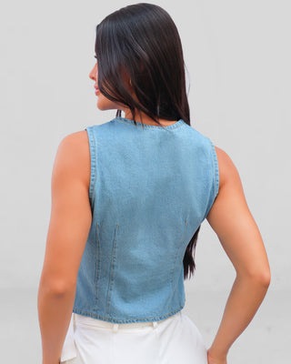 Chaleco de jean con cordones para amarrar