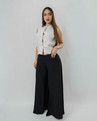 CHALECO TEJIDO CON 4 BOTONES EN FORMA DE CIRCULO DORADO