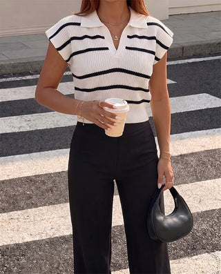 CHALECO BLANCO TEJIDO CON CUELLO Y LINEAS NEGRAS