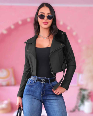 Chaqueta tipo cuero con 3 bolsillos y hebilla abajo