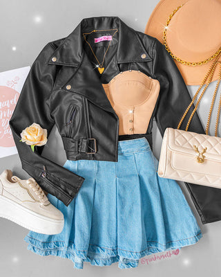 Chaqueta cuerina negra y cremalleras