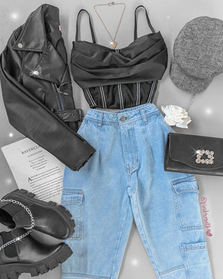 ¿Quieres lucir a la moda y sentirte cómoda al mismo tiempo? Nuestros almacenes de moda elegante en Bogotá tienen la respuesta. Descubre nuestra selección de prendas de vestir para mujer, incluyendo blazers largos, faldas, pantalones de moda y blusas para dama modernas. También contamos con una amplia variedad de camisas sport y jeans para mujer.