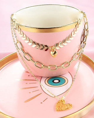 Collar triple dorado cola de sirena eslabones, corazones