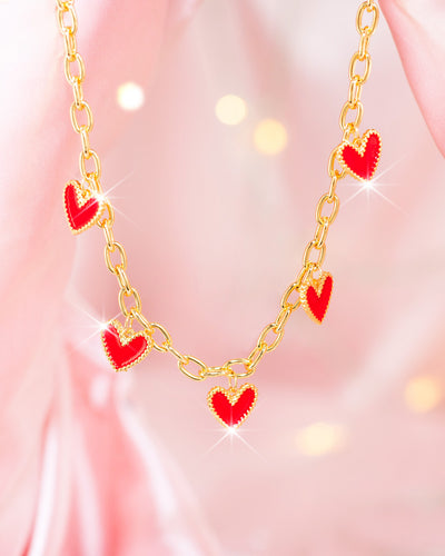 Collar Dorado con 5 Dijes de Corazón Rojo