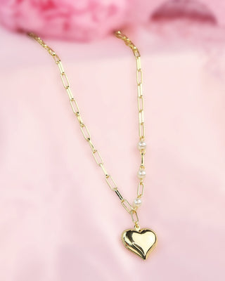 Collar con 3 Perlas Blancas y Dije de Corazón