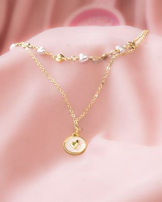 COLLAR DORADO DOBLE DIJE CON CORAZON EN CIRCULO BLANCO