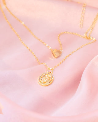 Collar Dorado Doble con Dije de Corazón y Virgen