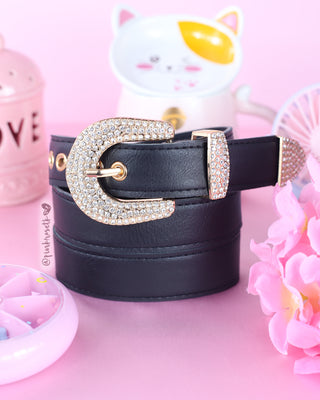 Cinturón negro con herraje dorado con brillantes