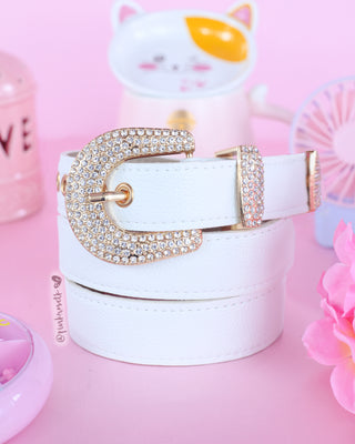 Cinturón blanco con herraje plateado con brillantes