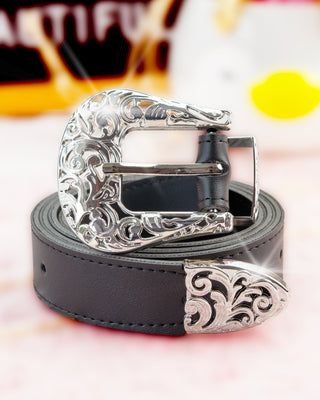 Cinturón negro con herraje dorado