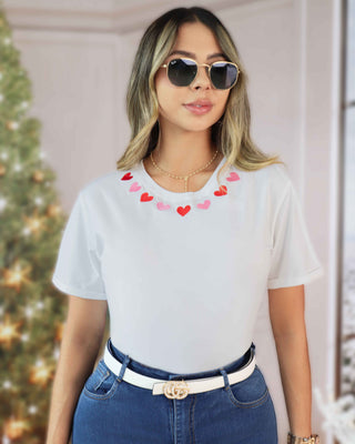 Camiseta Corazones Bordados