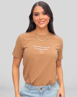 Camiseta con frase el amor propio es un imán