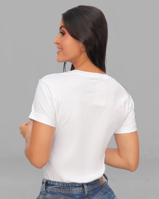 Camiseta con tres gatos en moños