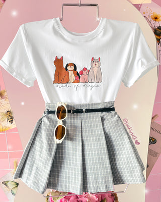 Camiseta Estampada "Made of Magic" con Diseño de Perros