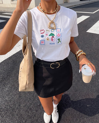 CAMISETA  BLANCA XOXO MANGA CORTA CON FIGURAS