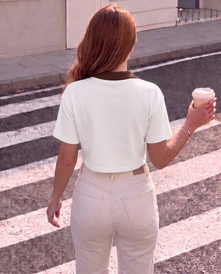 Camiseta blanca polo tejida corta oversize, vista lateral — Pink Rose