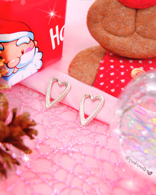 Aretes de corazones plateados