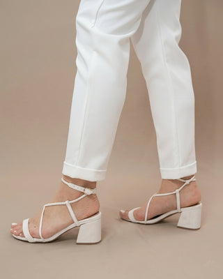 Pantalón blanco de hebilla forrada