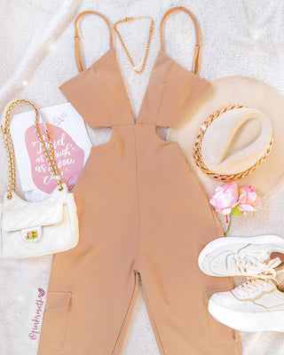 Enterizo camel top escote profundo en v tipo cargo