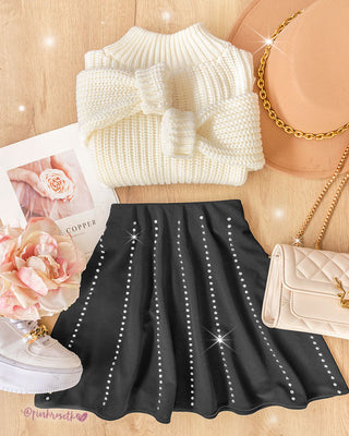 Falda negra corte princesa con apliques brillantes