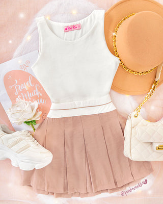 Falda camel de tablas y pretina blanca