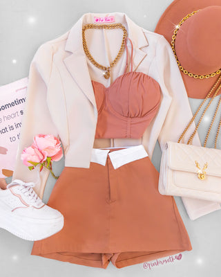 Falda short café pretina blanca