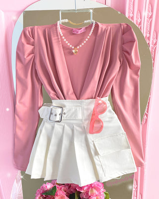 Falda short cargo blanca tablas y hebilla