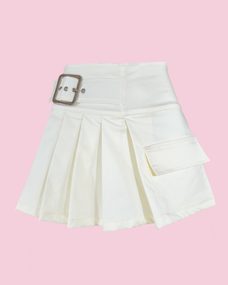Falda short cargo blanca tablas y hebilla