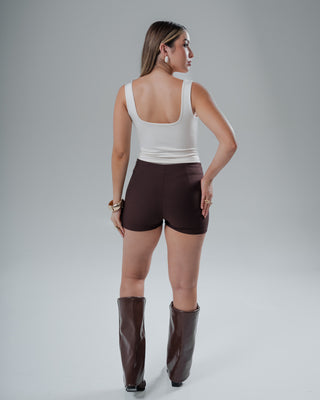 Falda Short Tapa Diagonal Aplique en Lado