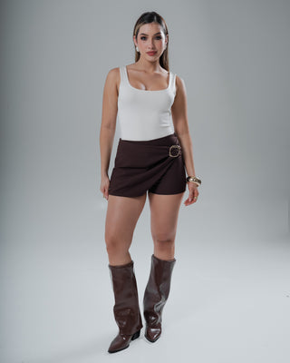 Falda Short Tapa Diagonal Aplique en Lado