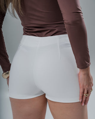 Falda Short Tapa Diagonal Aplique en Lado