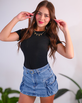 Falda short azul cargo en denim con cinturón