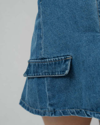 FALDA SHORT JEAN AZUL TIPO CARGO Y  CORREA DE HEBILLA EN FORMA DE ARO