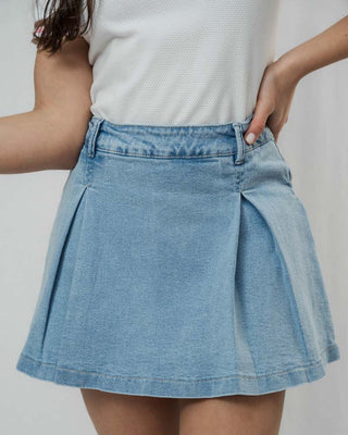 FALDA SHORT JEAN AZUL CON TAPA Y PRENSE EN TRIANGULO