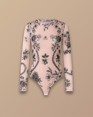 BODY CAMEL CON ESTAMPADO DE PINK ROSE ,ROSAS Y CADENA EN MALLATEX
