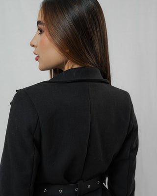 Gabán negro con Bolsillos y Correa de Taches