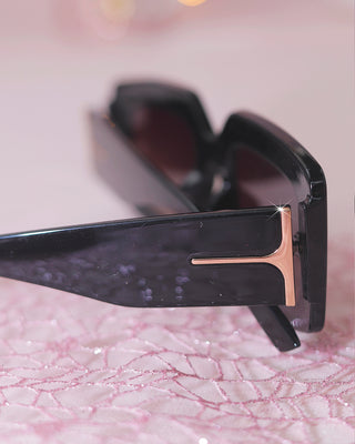 Gafas con marco cuadrado y patas gruesas