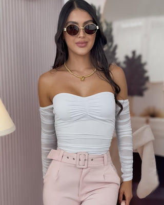 Blusa drapeada en el busto con manga recogida