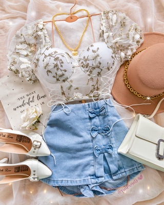 Crop Top de Encaje con Detalle de Mariposas y Manga Princesa