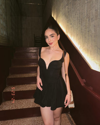 Romper negro escote corazón tiras y volantes