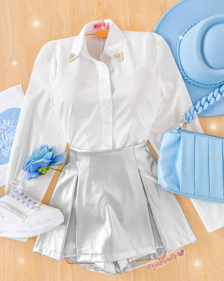 Camisa blanca corta con aplique perlas cuello
