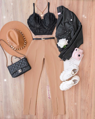 ¿Quieres lucir a la moda y sentirte cómoda al mismo tiempo? Nuestros almacenes de moda elegante en Bogotá tienen la respuesta. Descubre nuestra selección de prendas de vestir para mujer, incluyendo blazers largos, faldas, pantalones de moda y blusas para dama modernas. También contamos con una amplia variedad de camisas sport y jeans para mujer.