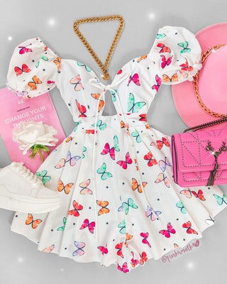 Romper de manga corta y estampado con mariposas de colores