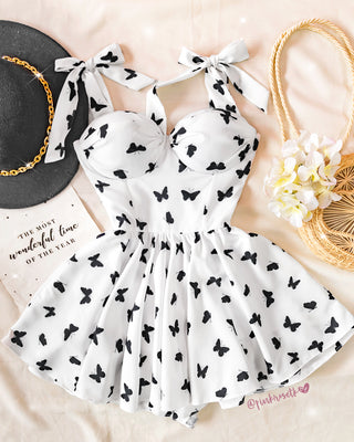 Romper con mariposas negras de copas drapeadas
