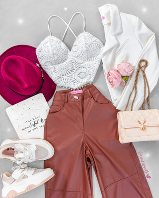 Crop Top Blanco De Ojalillo y Perlas