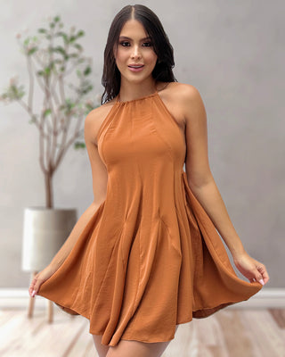 Vestido corto con espalda descubierta