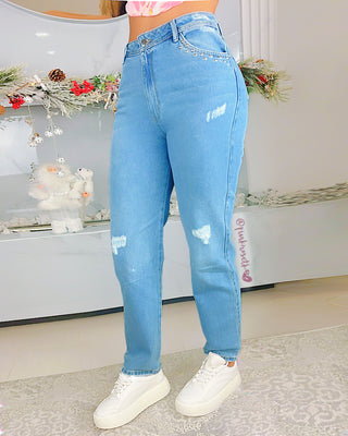 Blue jean con desgastes y taches