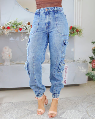 Blue jean mom cargo 6 bolsillos resorte en el bajo