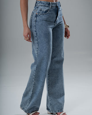 Jean sencillo claro de bota ancha